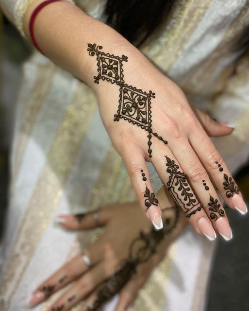 80+ Must-Try Arabic Mehndi Designs