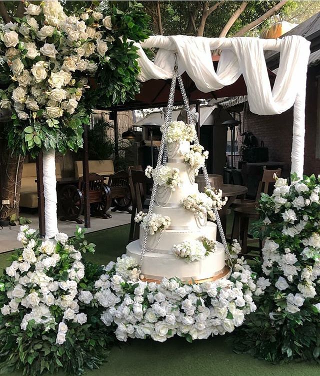 Autumnal hanging wedding cake - Decorated Cake by Emma - CakesDecor