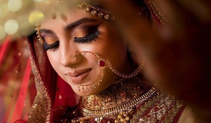Here Are Some Dazzling Indian Bridal Photoshoot Poses for Every Bride's  Wedding Album!