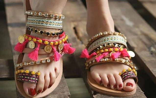 Nigaar Pink Bridal Block Heels with Golden Embroidery for Weddings | Tiesta  Shoes – Tiesta Store