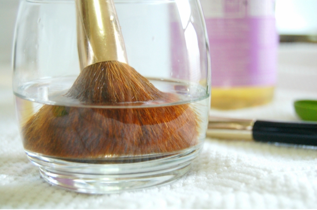 5 Great Ways To Clean your Makeup Brushes At Home! - Weddingplz Blog