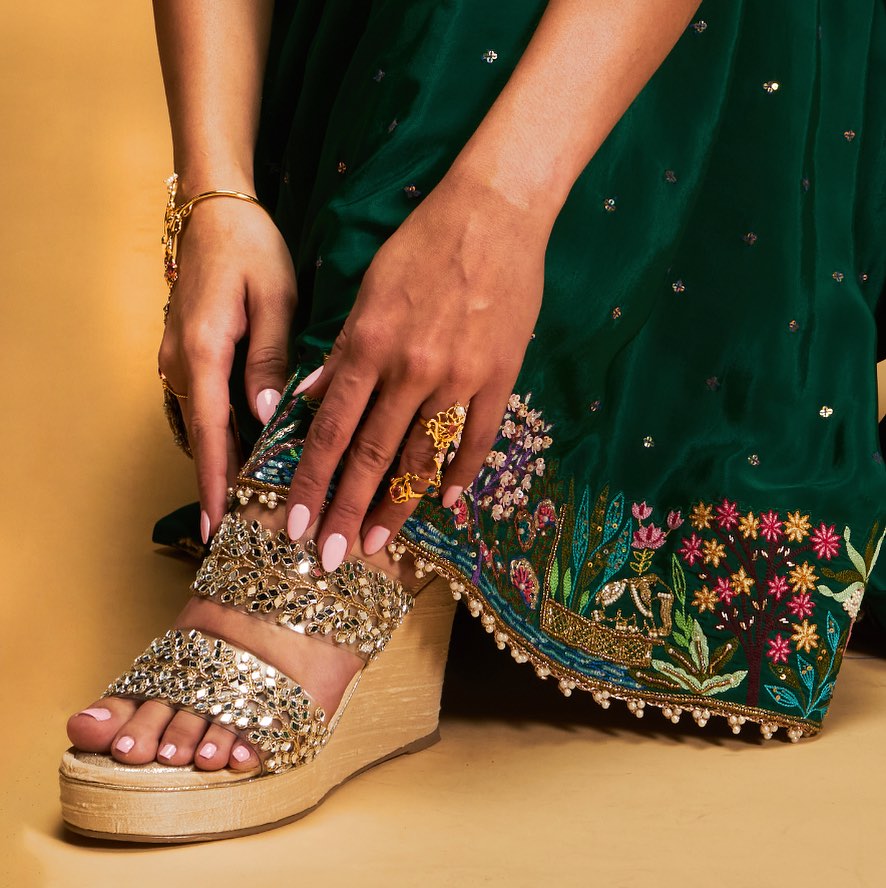 Fabulous and Comfortable wedge sandals for girls so wear at Indian  weddings! - YouTube