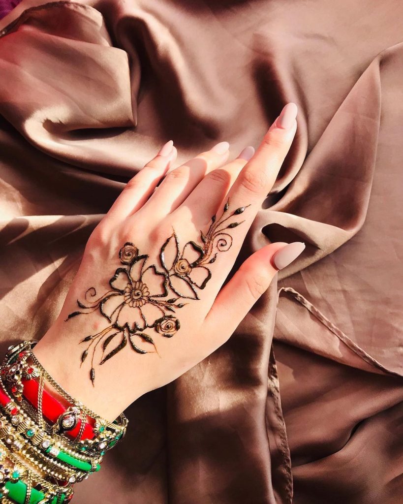 60+ Arabic Mehndi Designs - Simple & Unique | WedMeGood