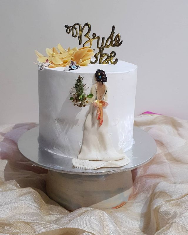 A Unique Bridal Cake For Intimate Wedding In Trend To Make Our All ...