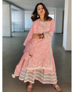 10+ Indian Look Created By Famous And Gorgeous Hina Khan! - Weddingplz Blog