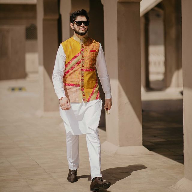 What color nehru jacket to wear with a black kurta pyjama for a night  wedding function? - Quora